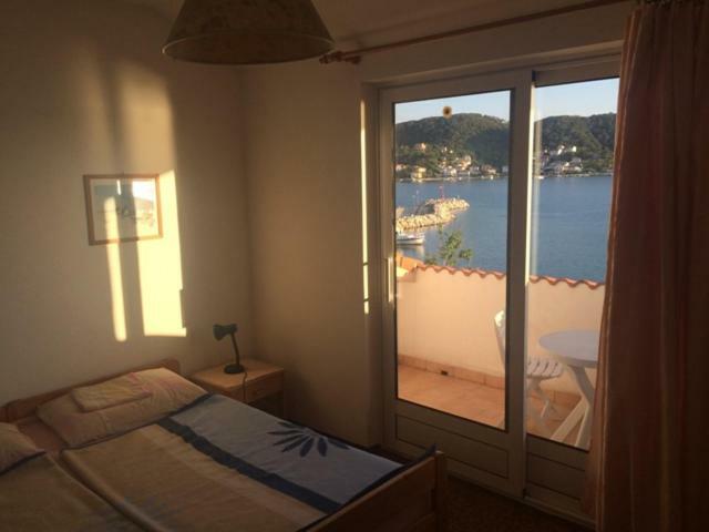 Apartamento Apartman Supetarska Draga Exterior foto