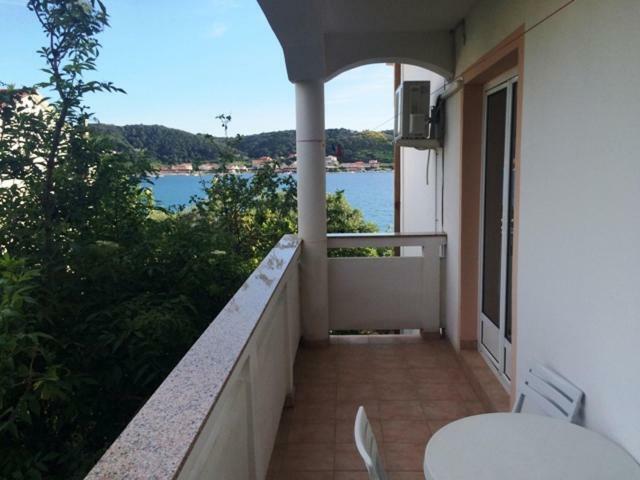 Apartamento Apartman Supetarska Draga Exterior foto